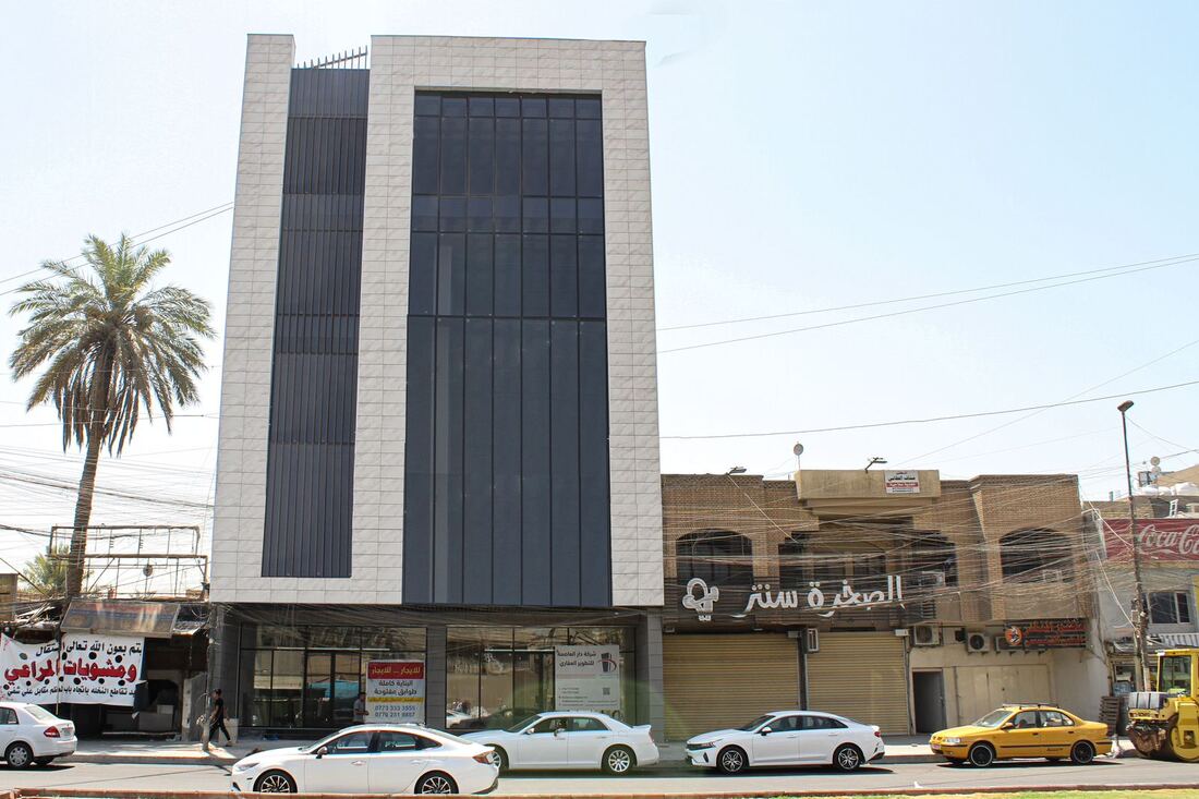 مبنى تجاري
